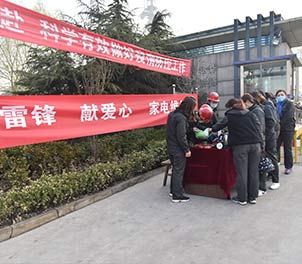 乐动（中国）官方网站共青团学雷锋为职工义务维修家电